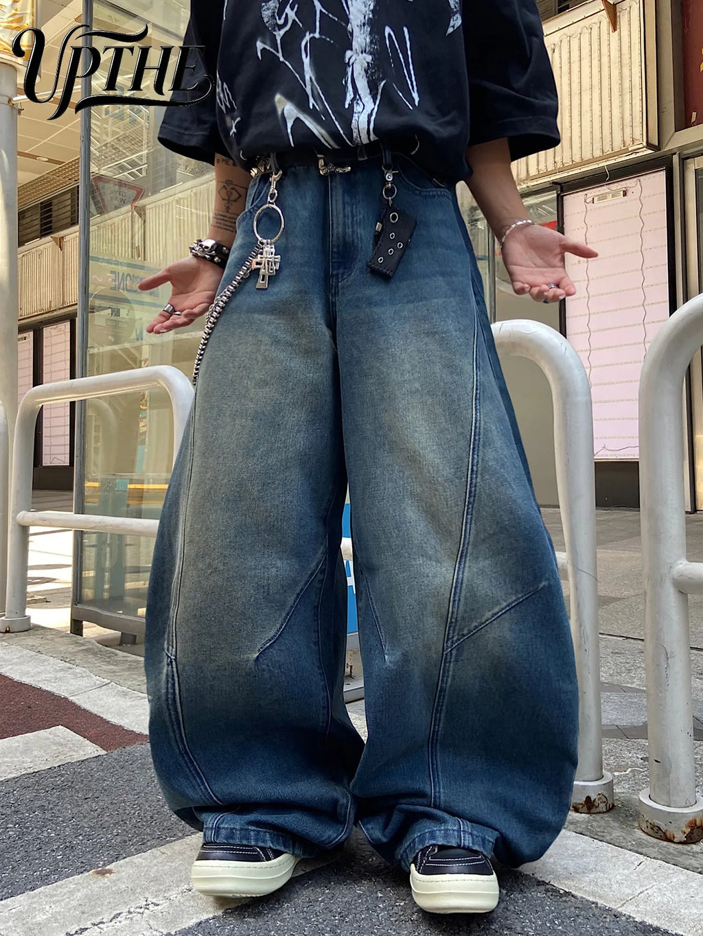 Men's vintage blue baggy wide-leg jeans with chain detail and spliced design