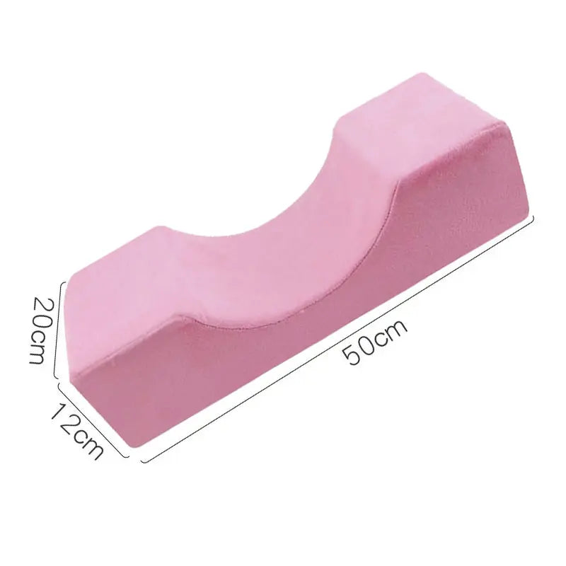 Pink U-shaped memory foam pillow for eyelash extensions with dimensions indicated in centimeters