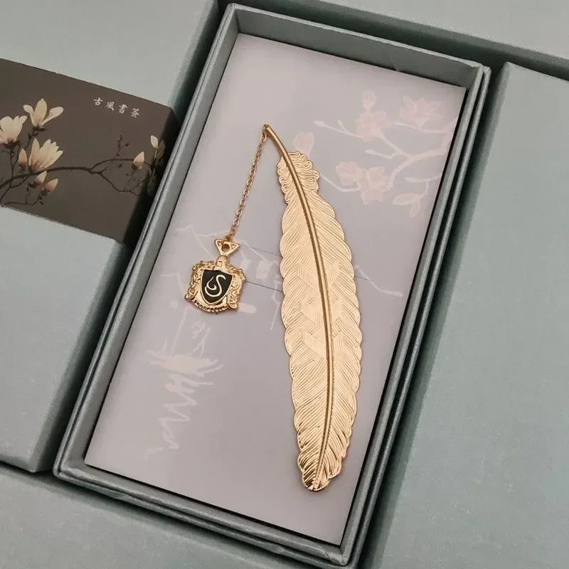 Harry Potter Metal Feather Bookmark with Hogwarts House Crests – Slytherin6