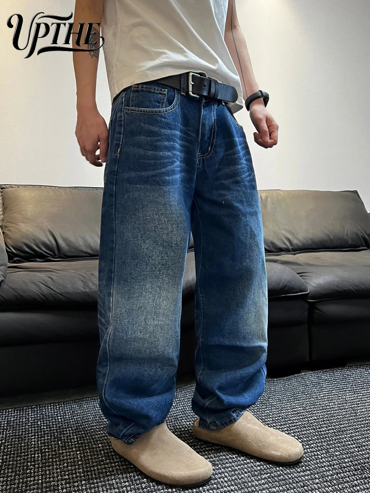 Casual styling of baggy blue denim jeans for men