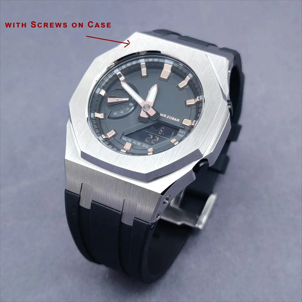 Metal watch bezel and black rubber strap installed on a wrist watch