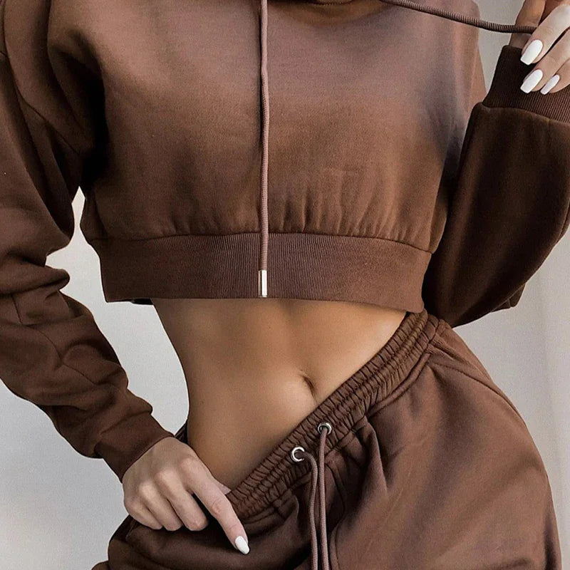 Brown long-sleeve crop hoodie and matching sweatpants set